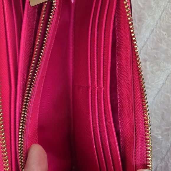 Coach Fuchsia Leather Zip Wallet Like New Condition - Picture 7 of 7